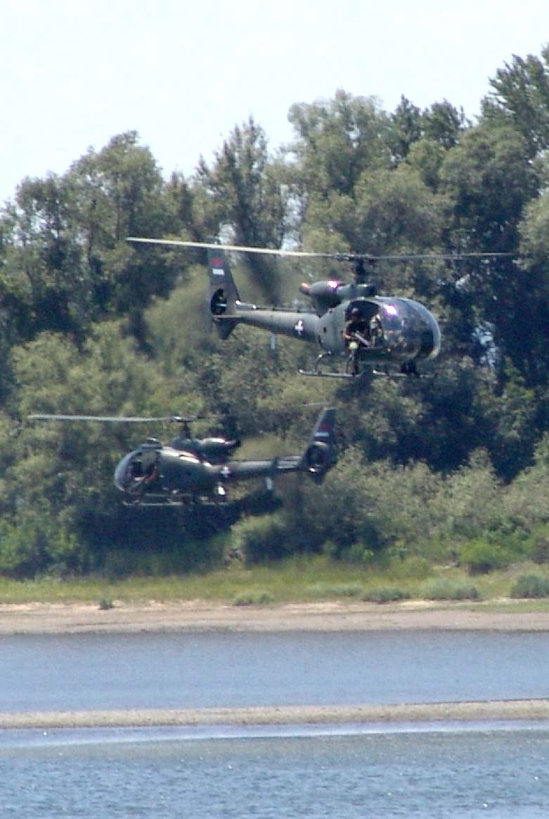 Fortele pakistaneze au deschis focul asupra a doua elicoptere americane