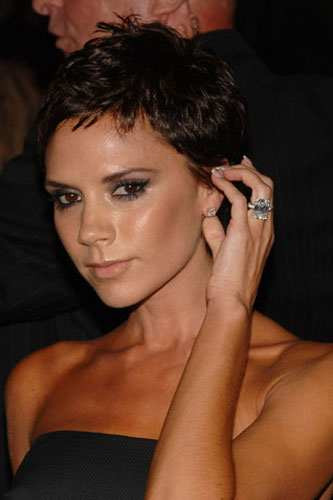 Victoria Beckham socheaza din nou!