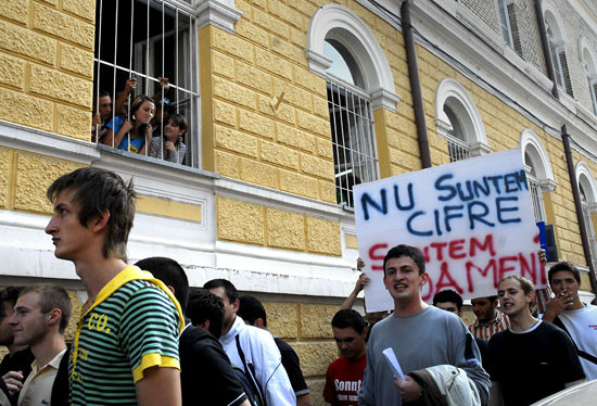 Studentii au iesit in strada. Vor marirea burselor