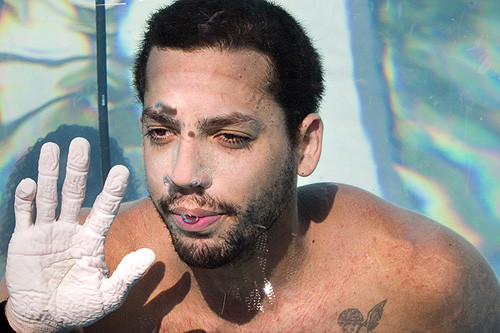 David Blaine a batut un nou record! A stat 60 de ore cu capul in jos