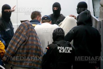 Tinerii din Cluj-Napoca sunt invatati sa se fereasca de TRAFICANTII de carne vie