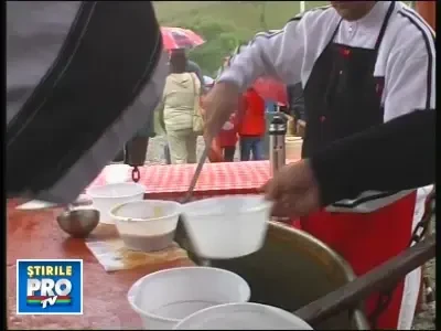 Harghita: sute de oameni s-au infruptat dintr-un gulas de 600 de kilograme