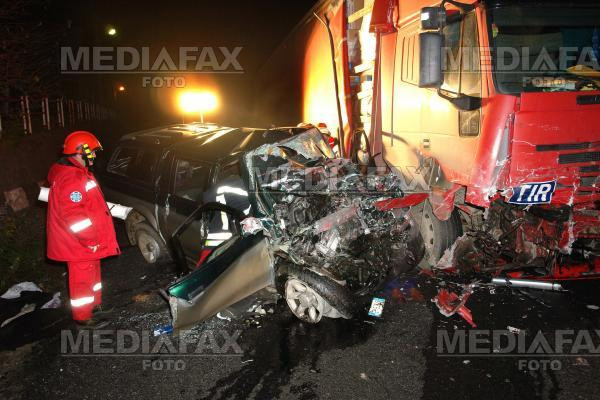 Patru tineri au scapat ca prin urechile acului dintr-un grav accident