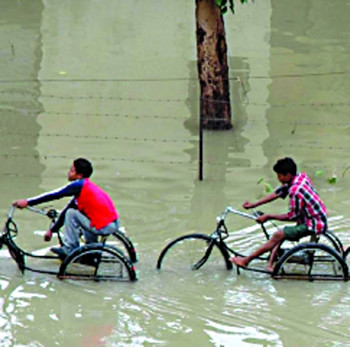 Inundatiile din India au lasat in urma 130 de victime