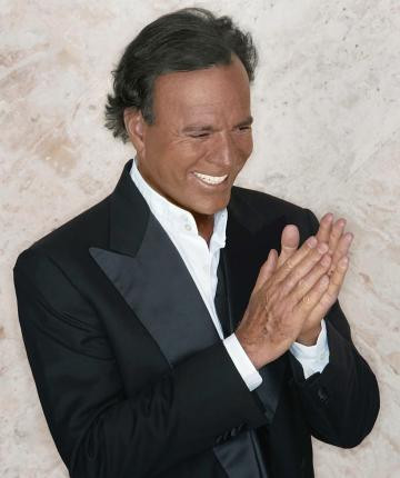 Se retrage omul care a lasat fotbalul pentru a deveni legenda in muzica: Julio Iglesias