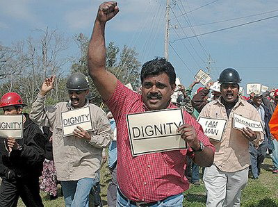 Zeci de angajati ai unei companii indiene si-au batut directorul