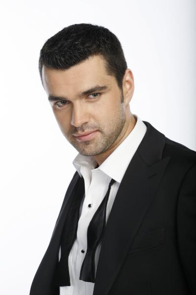 Vlad Mirita, stresat de o fana