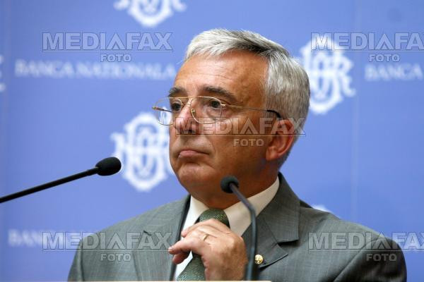 Isarescu i-a speriat pe bancheri: dobanzile s-au injumatatit