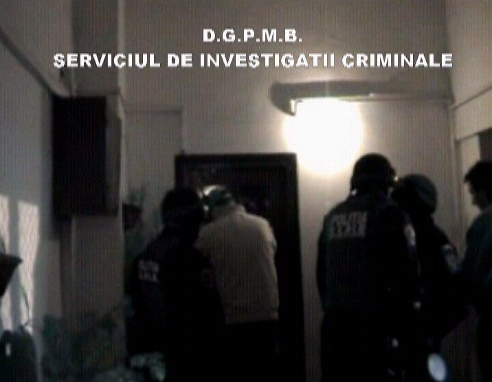 Imagini socante: bataie la mall, in plina zi