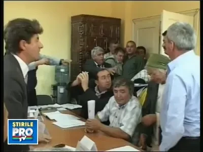 Arges: bataie cu oua la sedinta de consiliu!