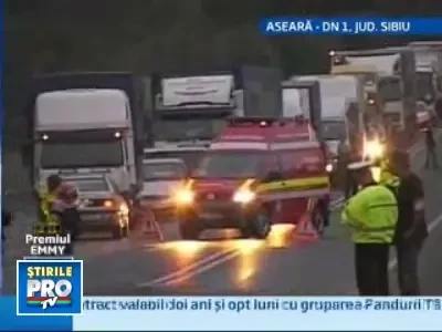 Pericol in Sibiu! Un camion cu acid clorhidric s-a rasturnat pe sosea