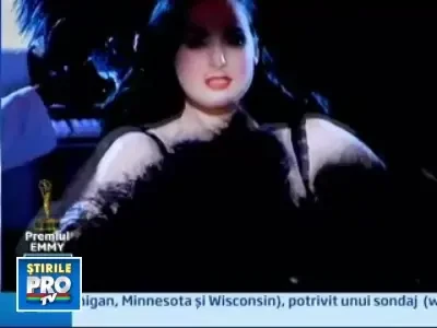 Dita Von Teese are sutien pe post de leagan