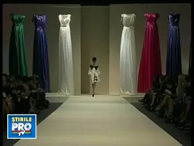 Vezi aici noile colectii Moschino si Prada, prezentate la Milano