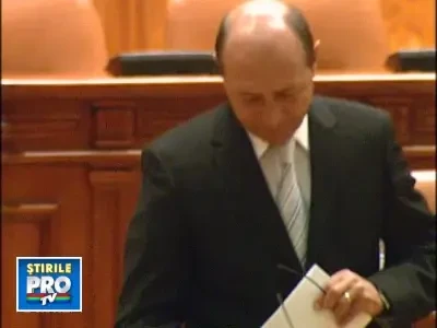 NU!!19basescuvolive240908