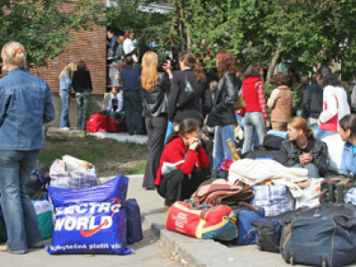 A inceput vanatoarea locurilor din caminele studentesti!