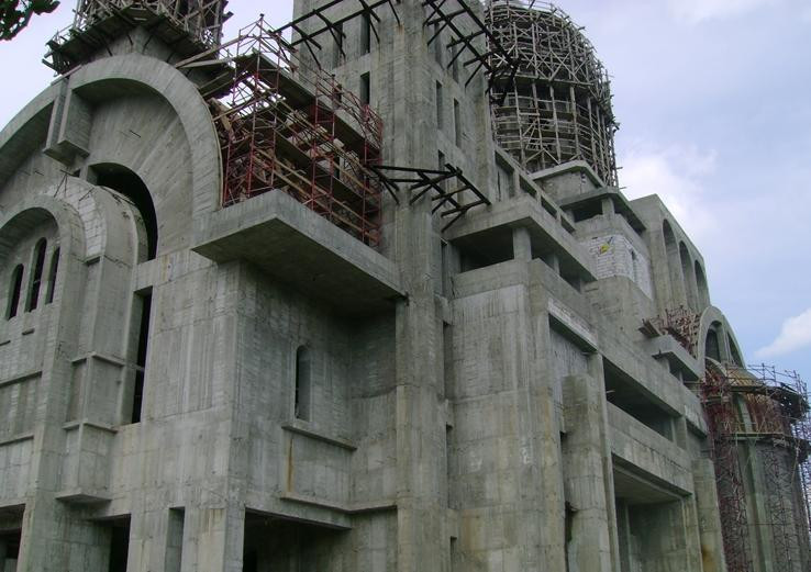 A vrut sa se arunce de pe o catedrala, de suparare ca l-a parasit iubita!