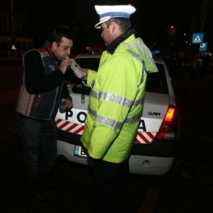 Buzau: un politist a fost calcat cu masina pe picior de un sofer nervos