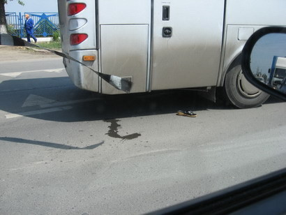 A fost accidentata mortal dupa ce a traversat prin spatele unui autobuz!