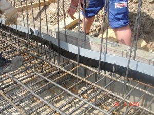 Tragedie. La 11 ani a murit dupa ce o placa de beton a cazut peste el