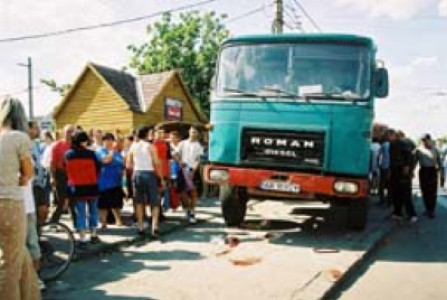 Botosani: roata unui camion s-a desprins in mers si a lovit o femeie