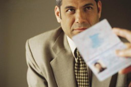 Retea de falsificatori anihilata de politistii buzoieni