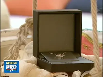 Gwyneth Paltrow a donat un colier pentru copiii romi din Romania