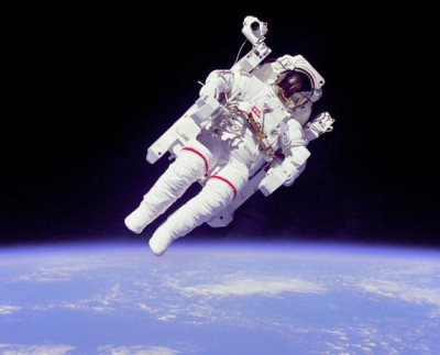 Richard a plecat in vacanta. In spatiu!