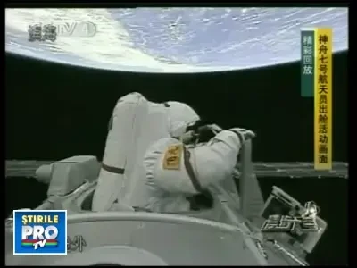 Sarbatoare la Beijing, dupa ce primul chinez a iesit in spatiu