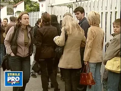 Hainute si accesorii vintage, cumparaturi la un ceai