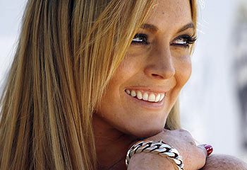 Lindsay Lohan vrea ordin de restrictie impotriva tatalui ei