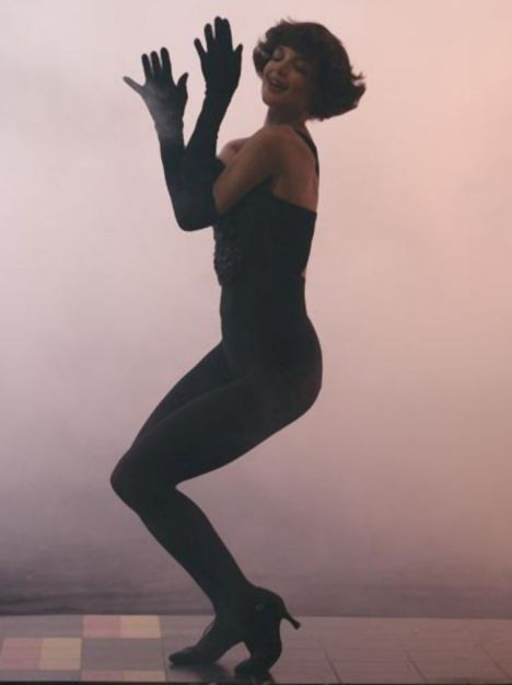 Kate Holmes incalzeste atmosfera la TV