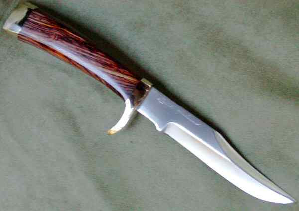 Iatagane de vanzare, intr-un targ din Sibiu!