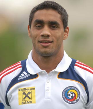 Banel vrea sa ii ia locul lui Basescu, iar lui Goian ii place Hugh Hefner!