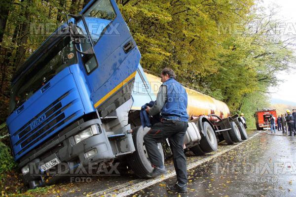 Soferul unei cisterne, mort intr-un accident produs langa Campina