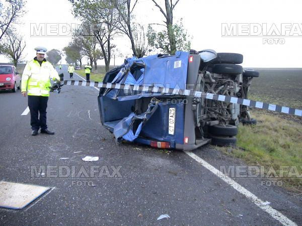 A urcat la volan beat crita si nu s-a oprit din baut nici in timp ce sofa!