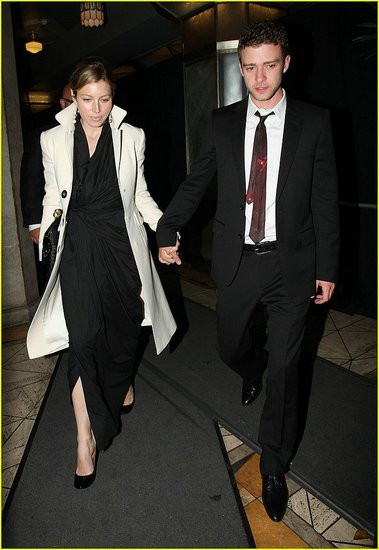 Justin Timberlake i-a luat inel lui Jessica. Sa fie oare de logodna?