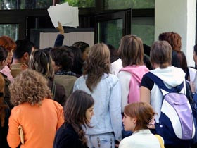 Studentii incep facultatile cu o veste buna: s-au ieftinit cazarile!