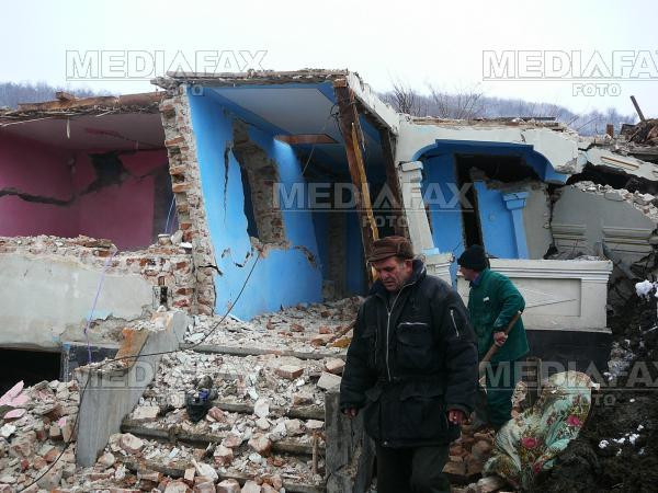 Arges: barbat prins sub o constructie pe care voia sa o demoleze