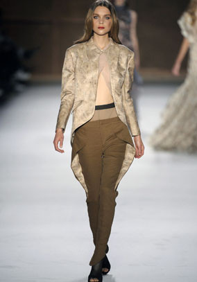 O romanca face cariera la Christian Dior!