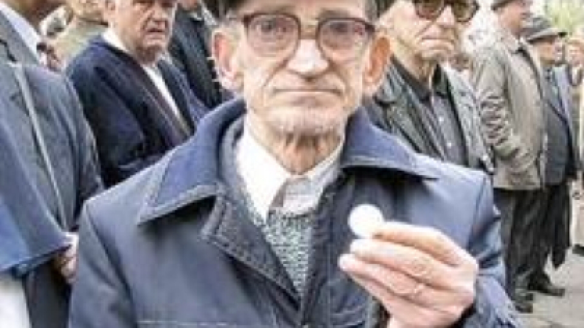 Mariri in serie pentru pensionari - stiri interne pe scurt