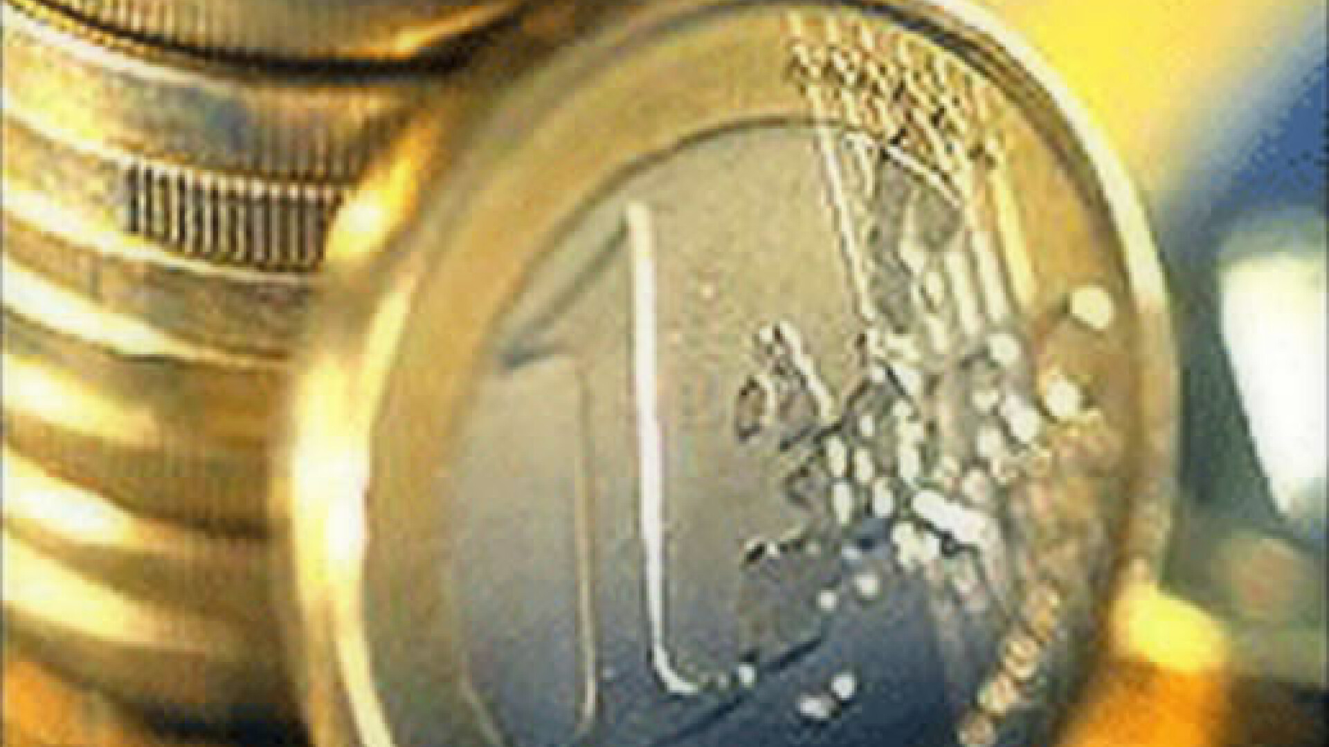 Leul pe tobogan, in vinerea neagra! S-a oprit la 3,9 pentru un euro