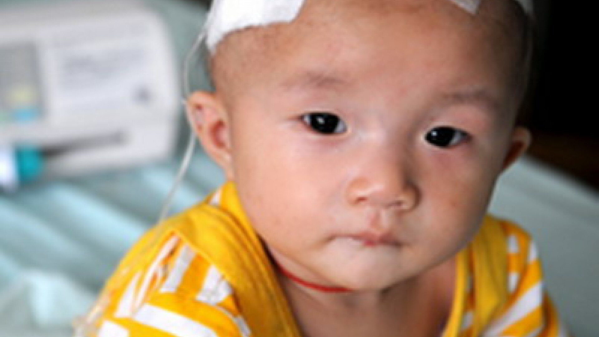 Aproape un sfert dintre bebelusii din Beijing, hraniti cu lapte contaminat