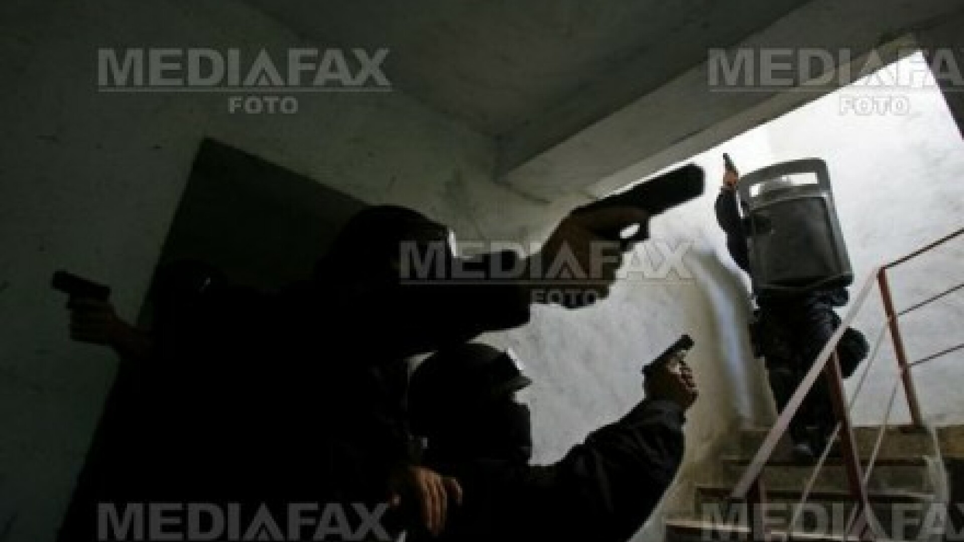 Descinderi fara succes ale "mascatilor" la Braila! Suspectii nu erau acasa!