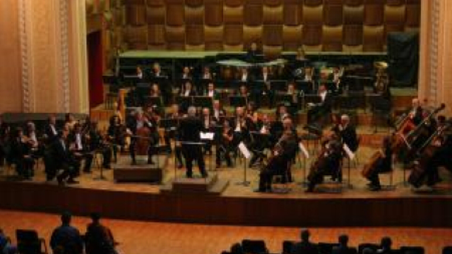 Concert impresionant la Arad! Rockul s-a imbinat cu muzica simfonica