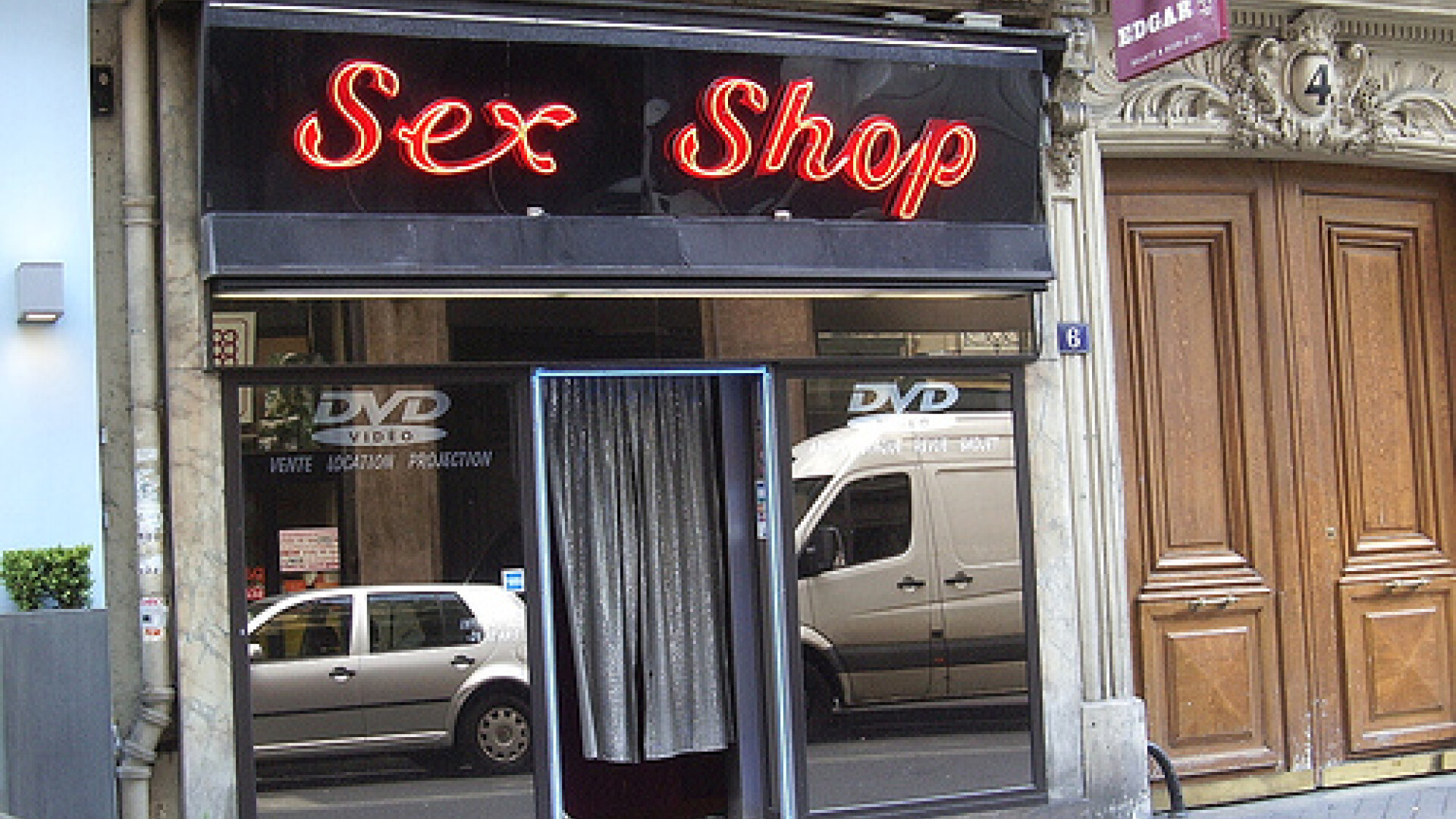 Sex-shopurile strica imaginea Capitalei. Asta cred consilierii Primariei