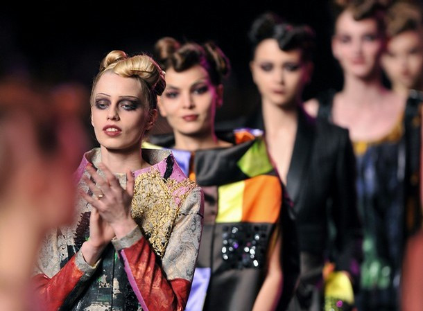 Stralucire, eleganta si senzualitate la Saptamana Modei la Paris