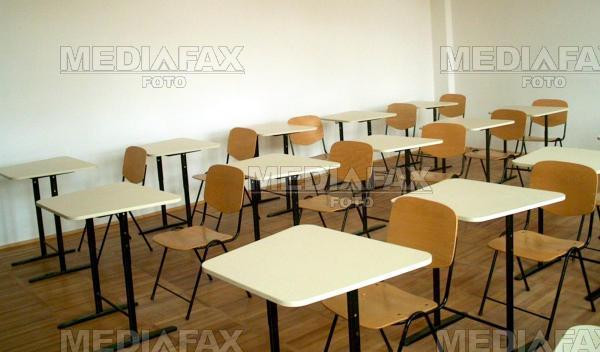 Braila: elevi stransi din baruri si trimisi inapoi la ore