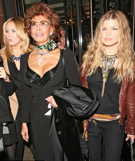 Uite ce decolteu afiseaza Sophia Loren la 74 de ani!