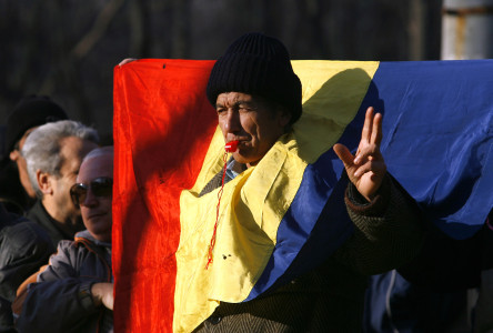 Eroii morti pe 21 decembrie 1989, comemorati in Piata Universitatii!