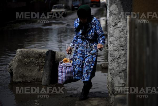 Si-a violat mama de 67 de ani!